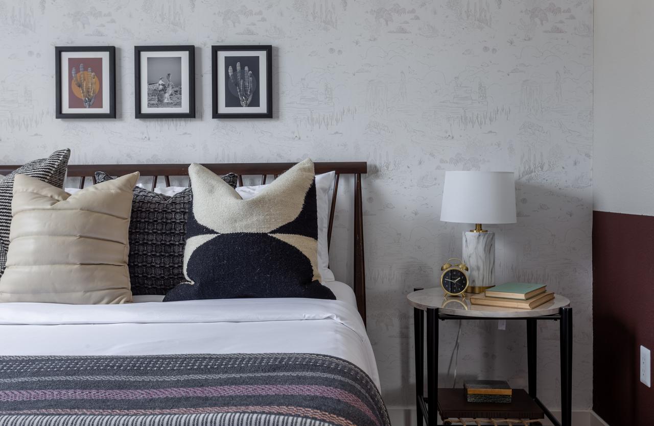 Modern 3 Bedroom Apt Minutes To Airport - thumb 9