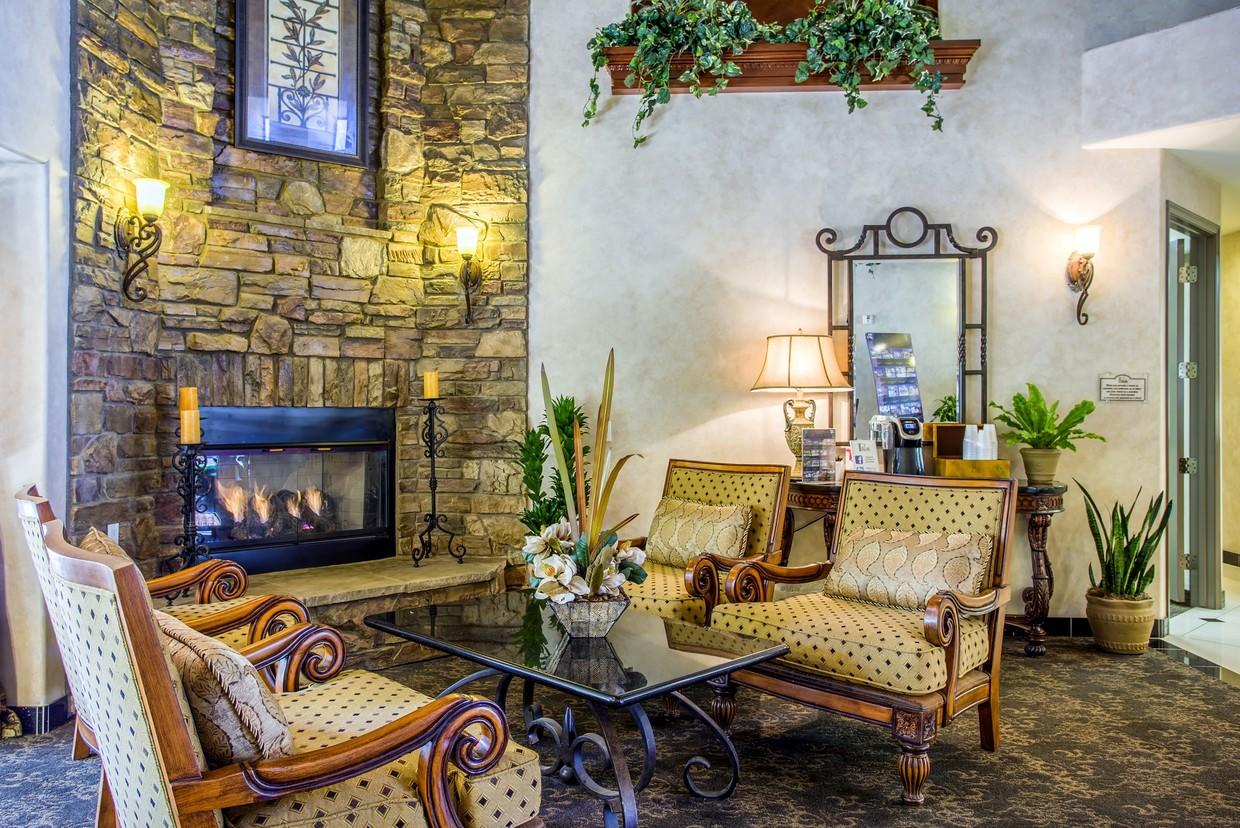 Modern 3 Bedroom Apt Minutes To Airport - thumb 3