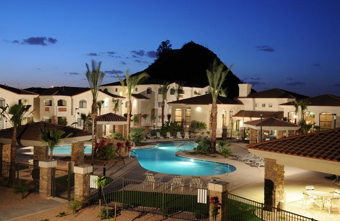 Modern 3 Bedroom Apt Minutes To Airport - thumb 28