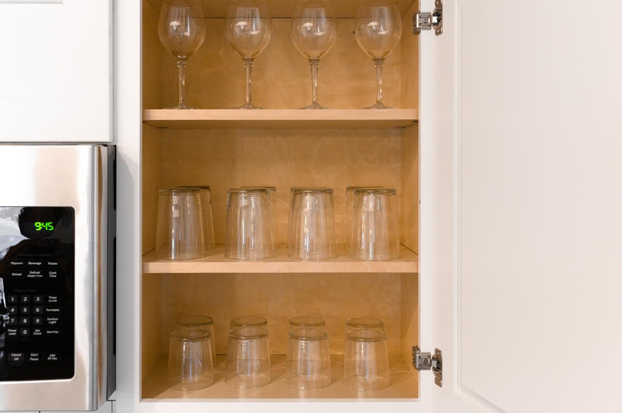 Modern 3 Bedroom Apt Minutes To Airport - thumb 19