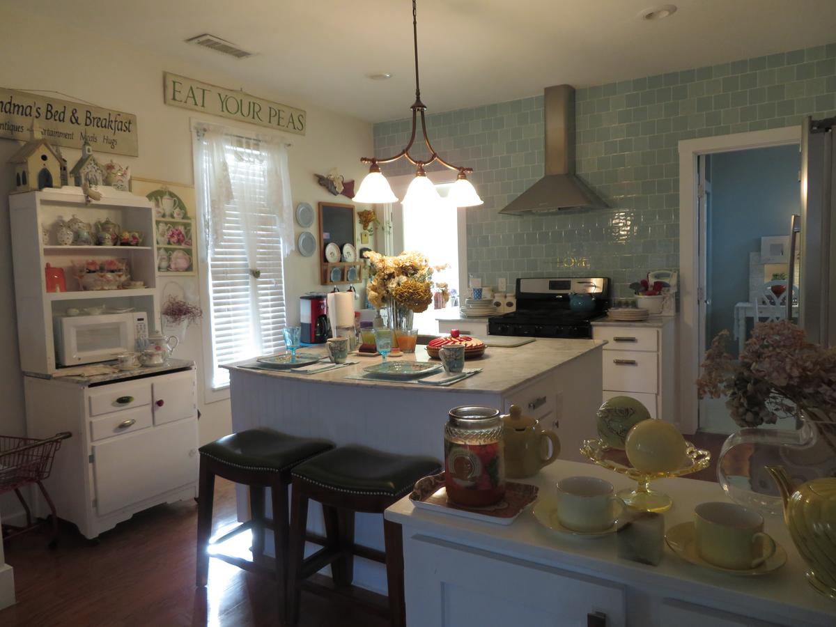 Virginia St. Dollhouse - thumb 25