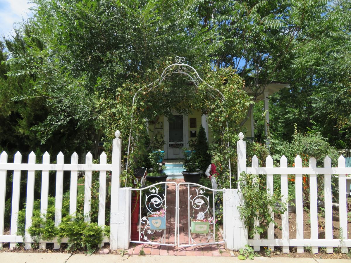 Virginia St. Dollhouse - thumb 2