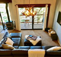 Blue Jay Chalet - USA Accommodation