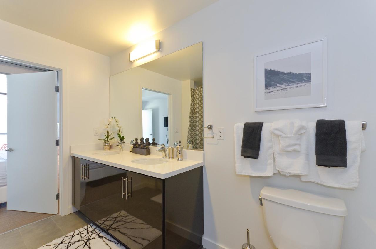 Urban Downtown 3br 3ba Sky Pool Table Penthouse - thumb 15