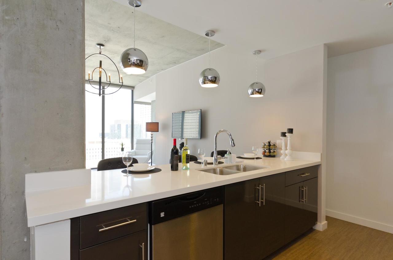 Urban Downtown 3br 3ba Sky Pool Table Penthouse - thumb 10