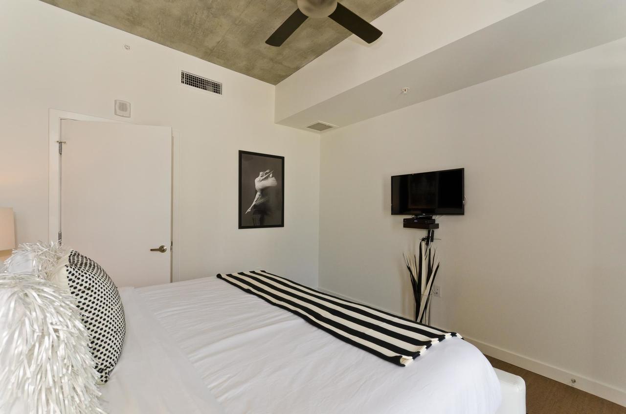 Urban Downtown 3br 3ba Sky Pool Table Penthouse - thumb 12