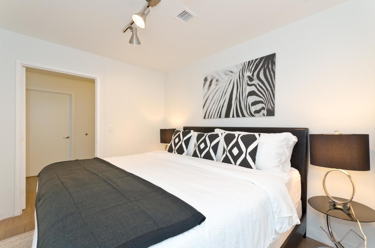 Urban Downtown 3br 3ba Sky Pool Table Penthouse - thumb 29