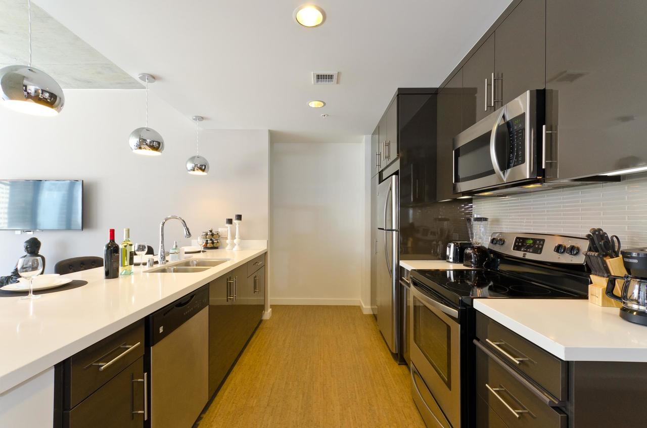 Urban Downtown 3br 3ba Sky Pool Table Penthouse - thumb 9