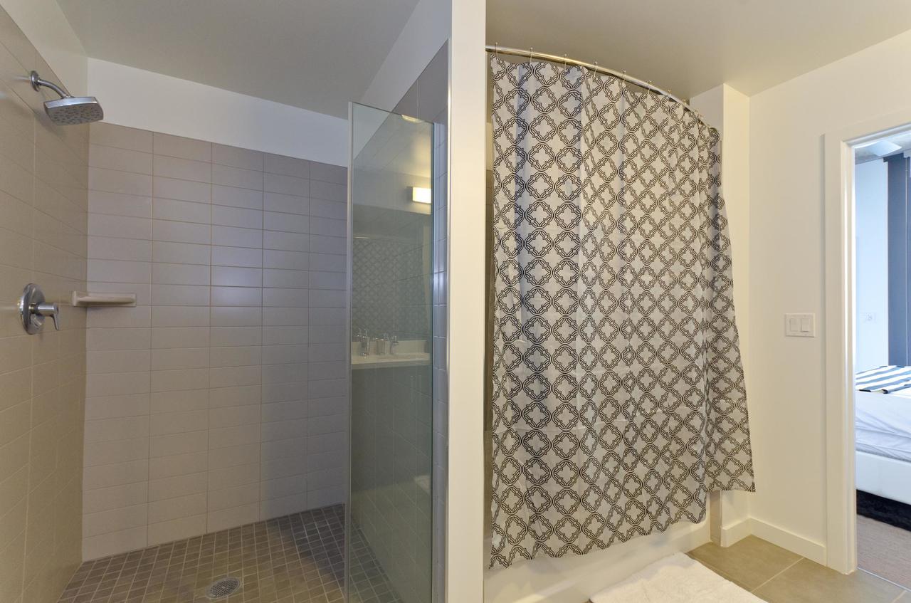 Urban Downtown 3br 3ba Sky Pool Table Penthouse - thumb 17