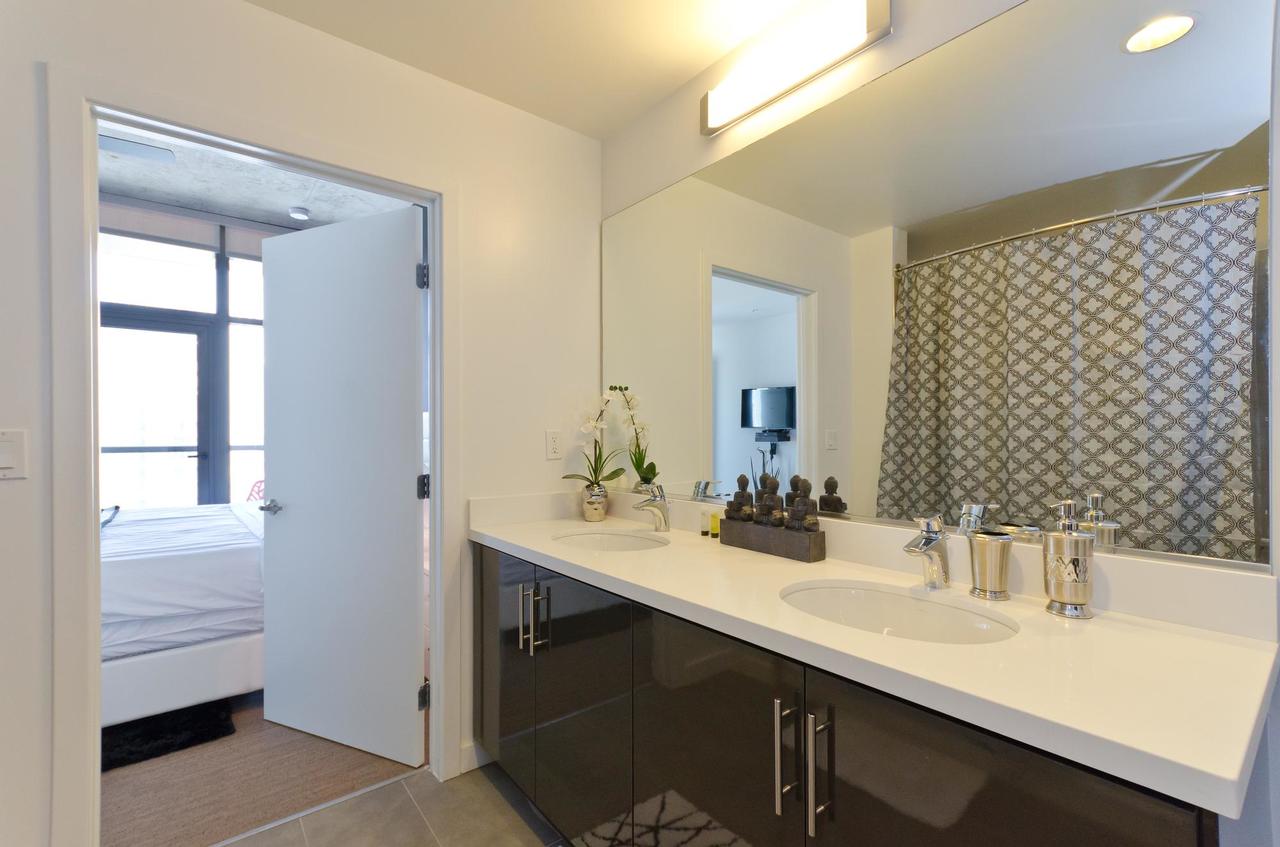 Urban Downtown 3br 3ba Sky Pool Table Penthouse - thumb 18