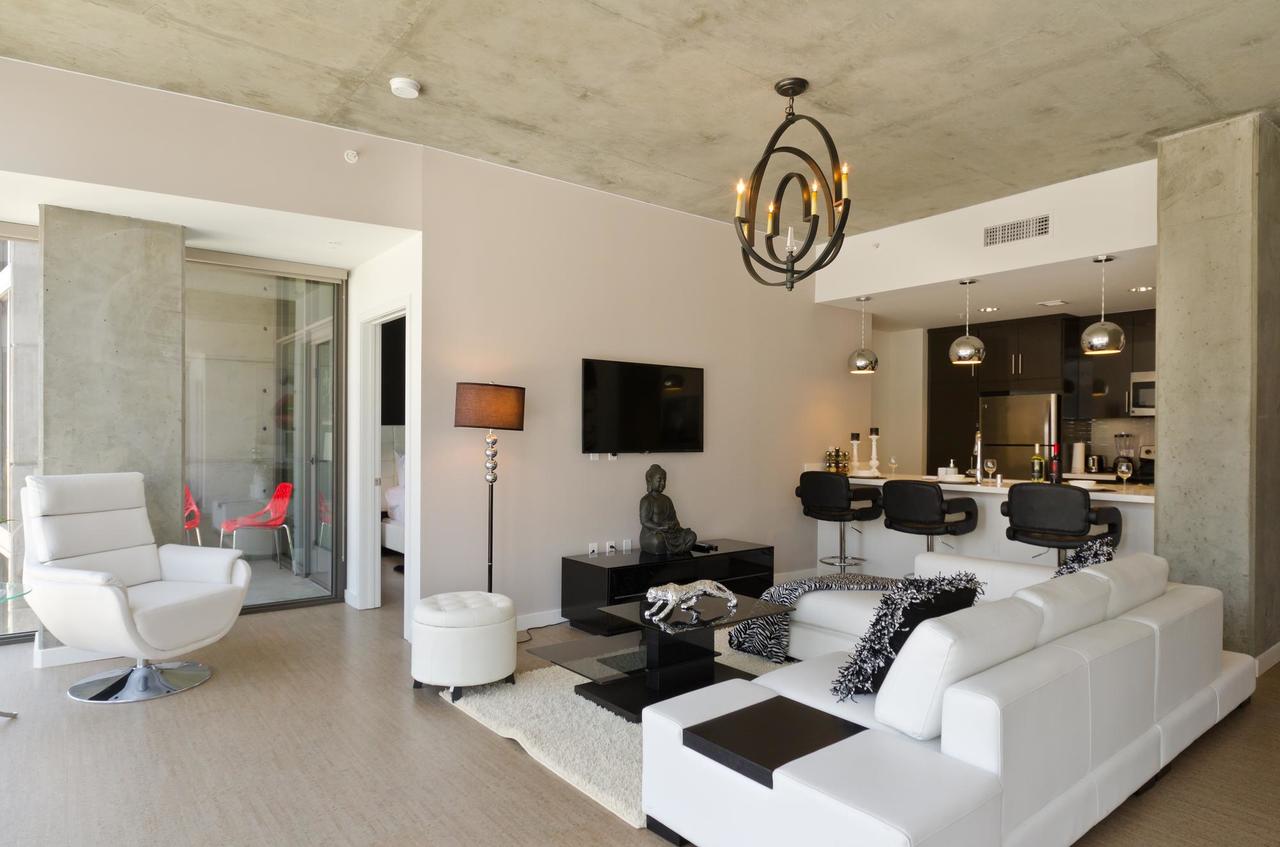Urban Downtown 3br 3ba Sky Pool Table Penthouse - thumb 2