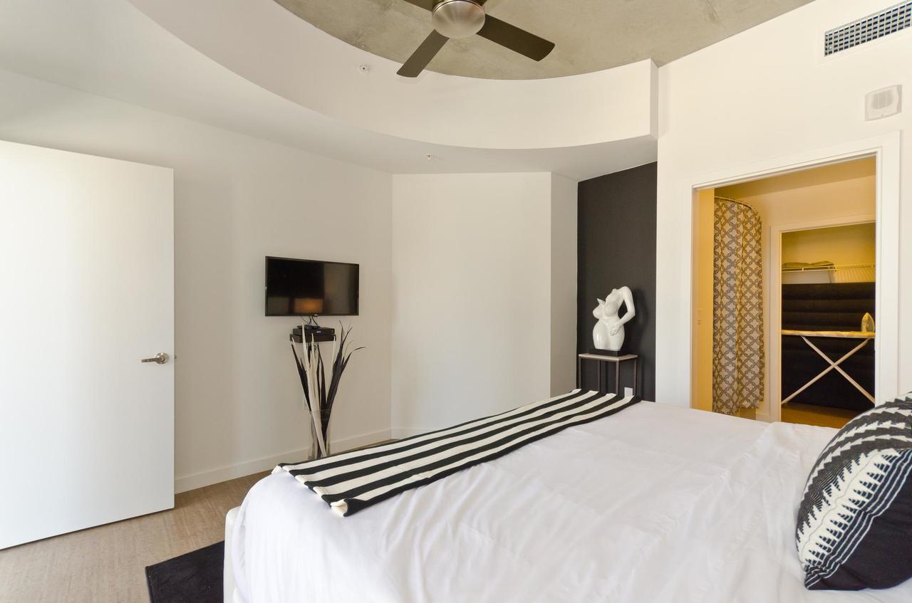 Urban Downtown 3br 3ba Sky Pool Table Penthouse - thumb 7