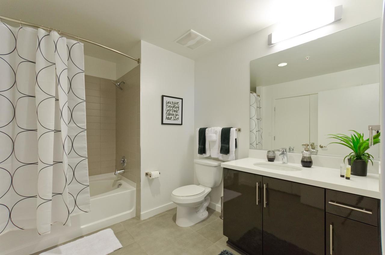 Urban Downtown 3br 3ba Sky Pool Table Penthouse - thumb 31