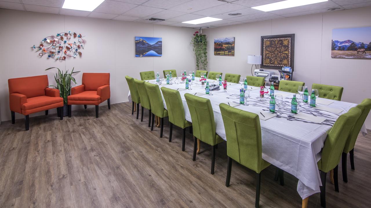 Rocky Mountain Hotel & Conference Center - thumb 4