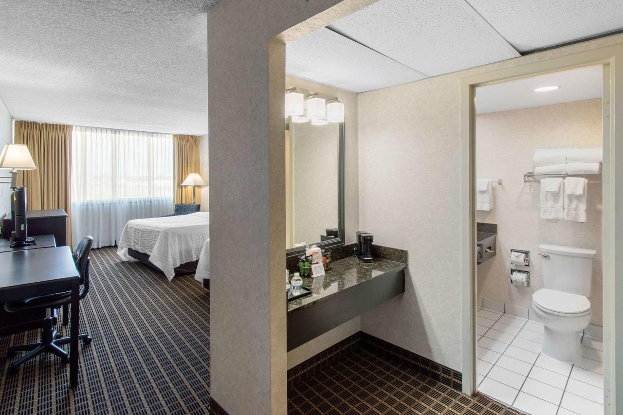 Clarion Hotel Denver Central - thumb 32