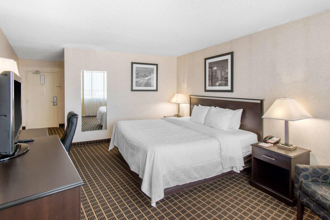 Clarion Hotel Denver Central - thumb 11
