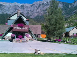 Twin Peaks Lodge & Hot Springs