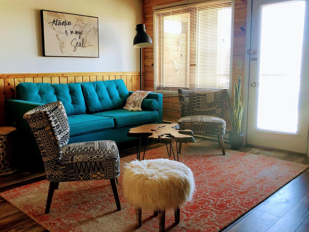 Style & Comfort At The Inn At SilverCreek - thumb 1