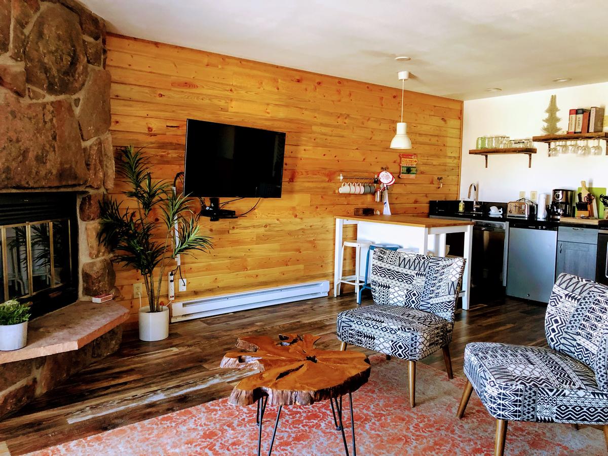 Style & Comfort At The Inn At SilverCreek - thumb 3