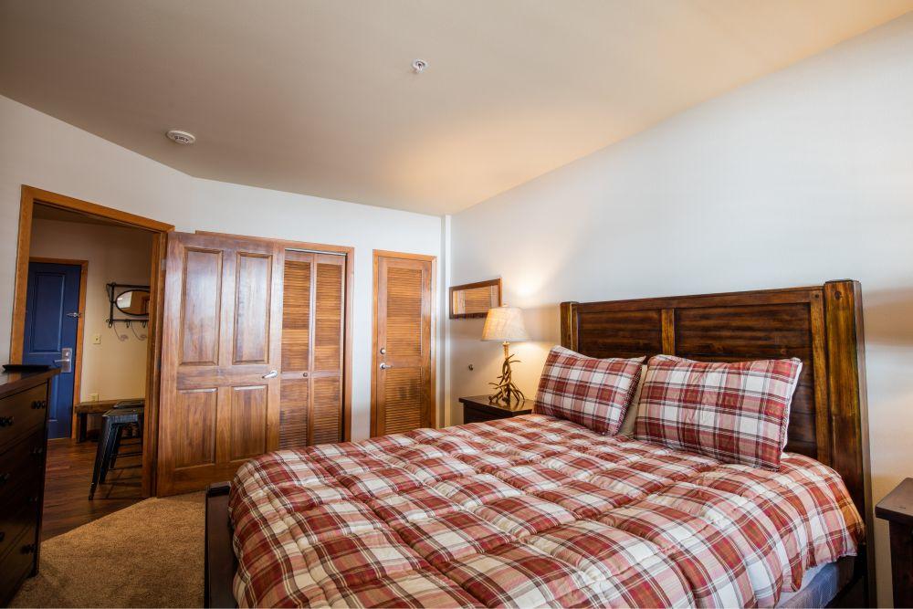 The Condo At The Gondo - SKI IN-SKI OUT!! Winter Park, Colorado - thumb 16