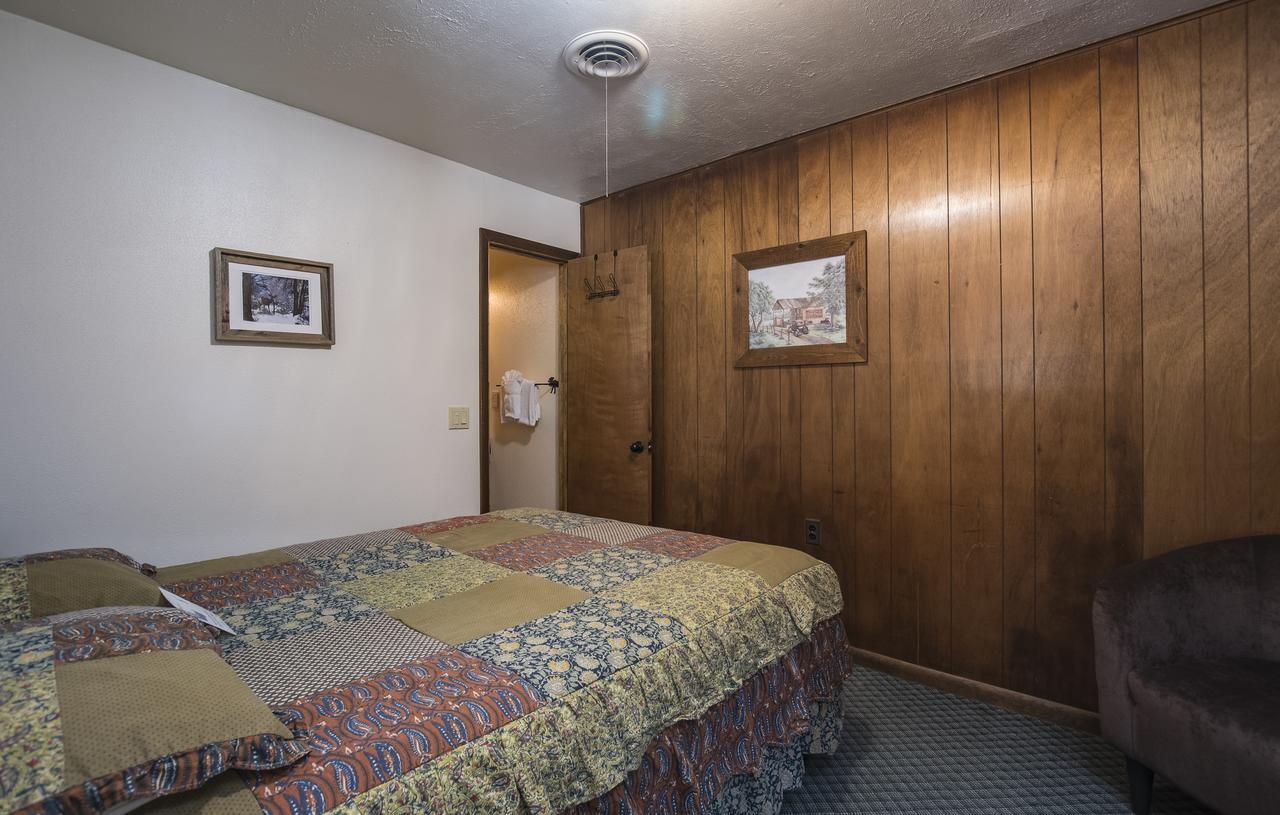 Swiftcurrent Lodge - thumb 12