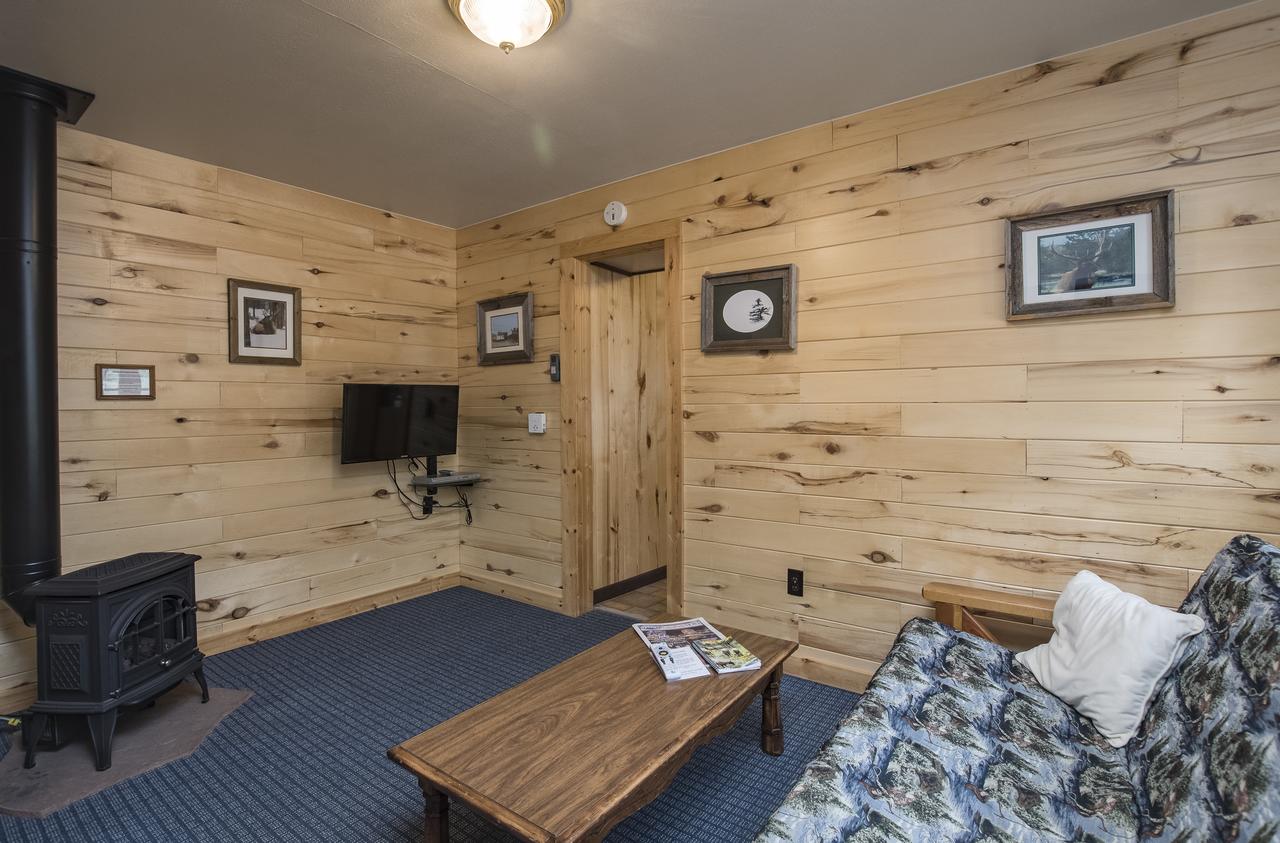 Swiftcurrent Lodge - thumb 33