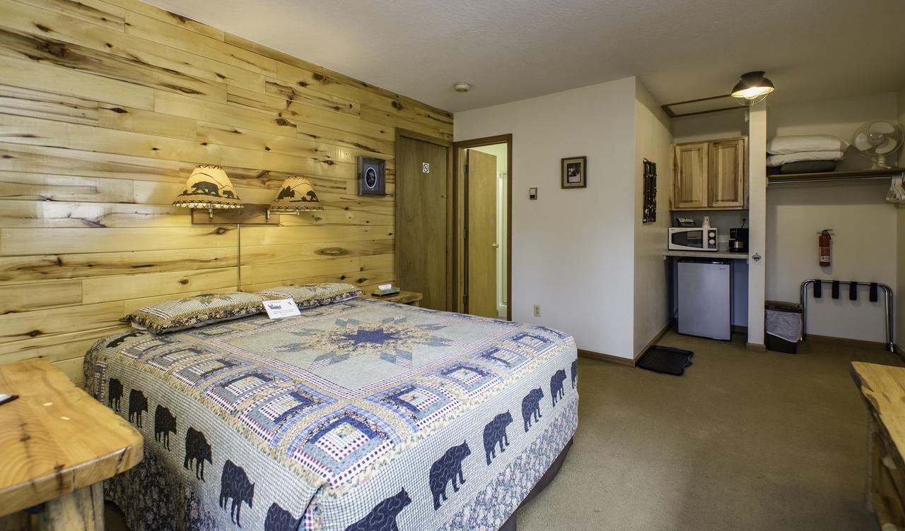 Swiftcurrent Lodge - thumb 43