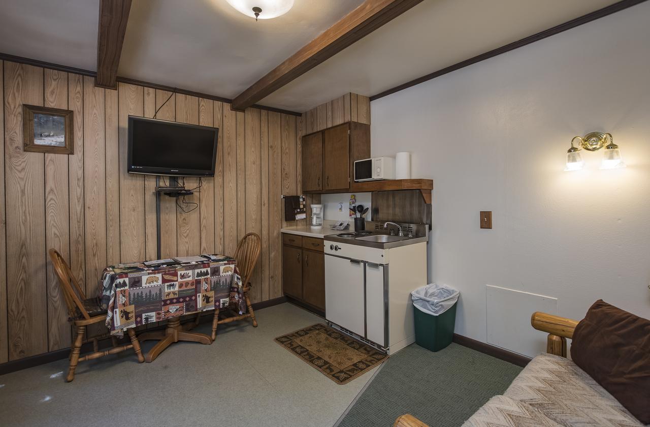 Swiftcurrent Lodge - thumb 17