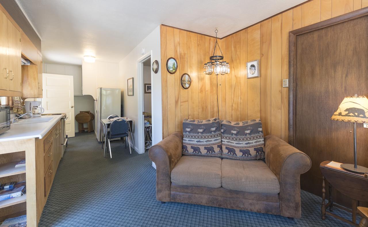 Swiftcurrent Lodge - thumb 32
