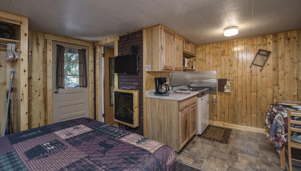 Swiftcurrent Lodge - thumb 22