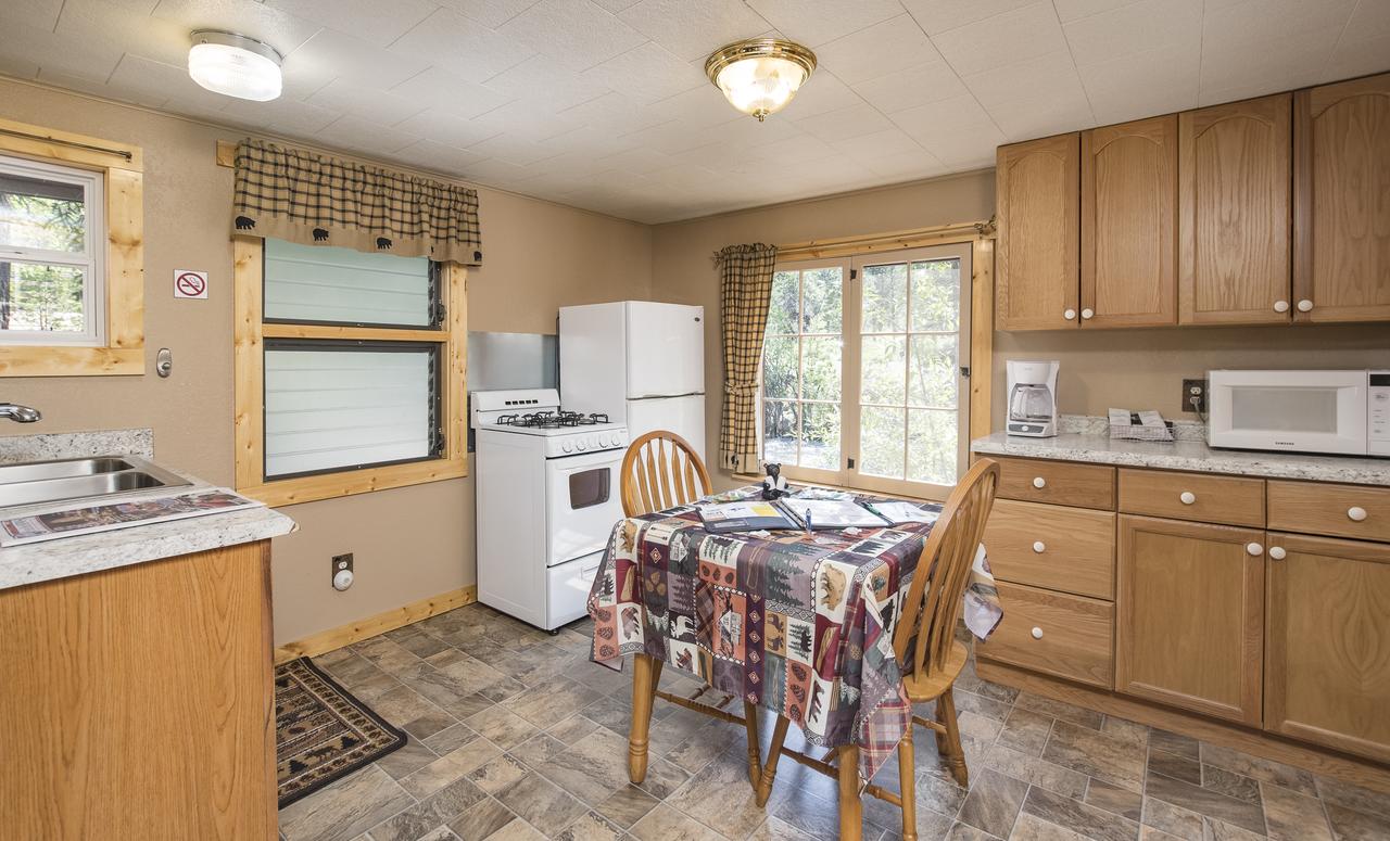 Swiftcurrent Lodge - thumb 19