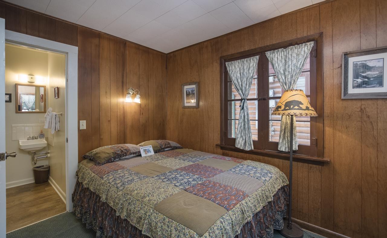 Swiftcurrent Lodge - thumb 15