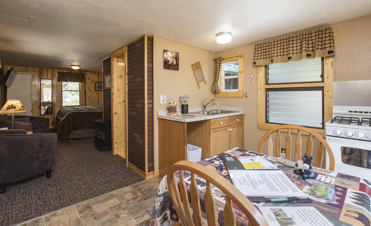 Swiftcurrent Lodge - thumb 1