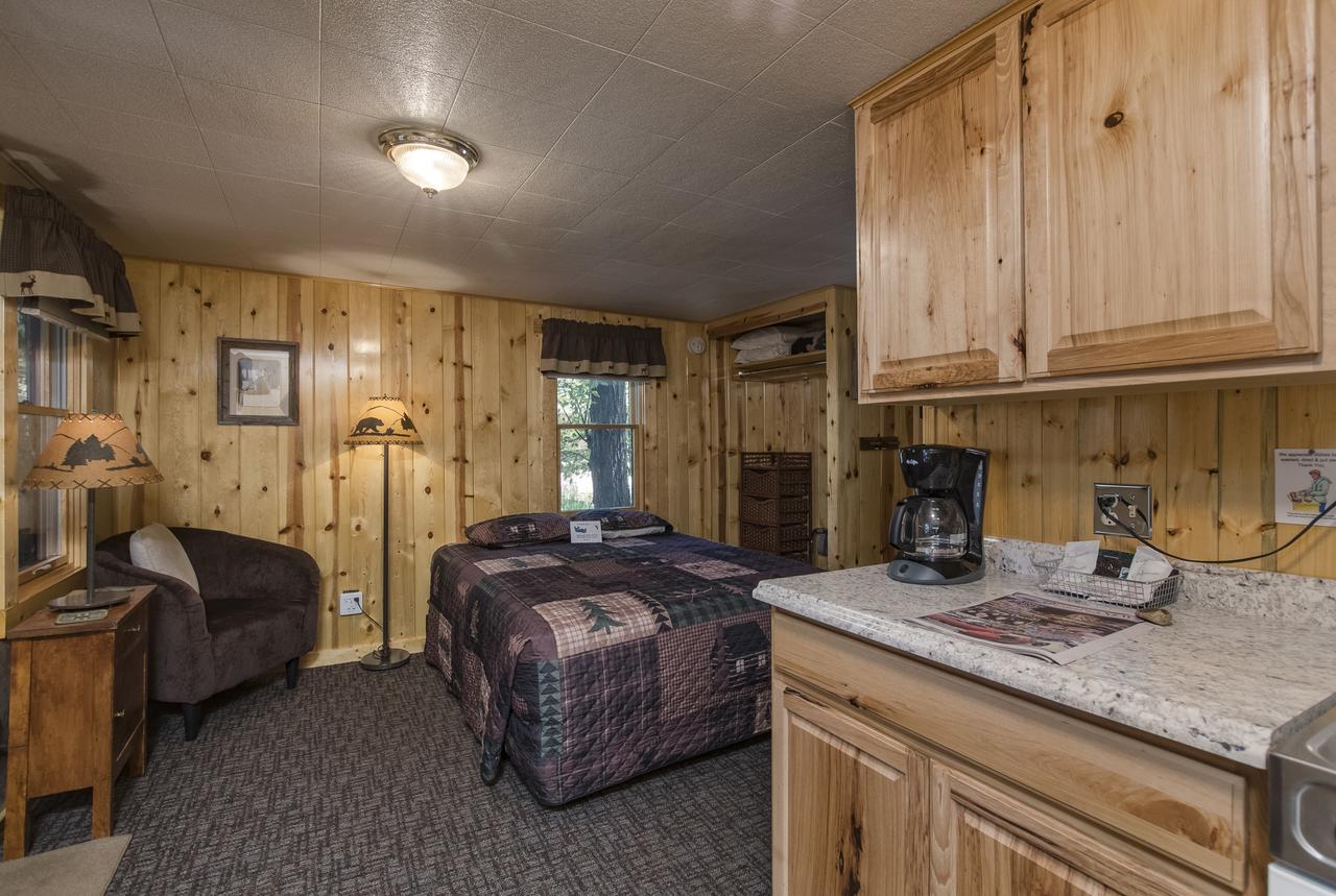 Swiftcurrent Lodge - thumb 37