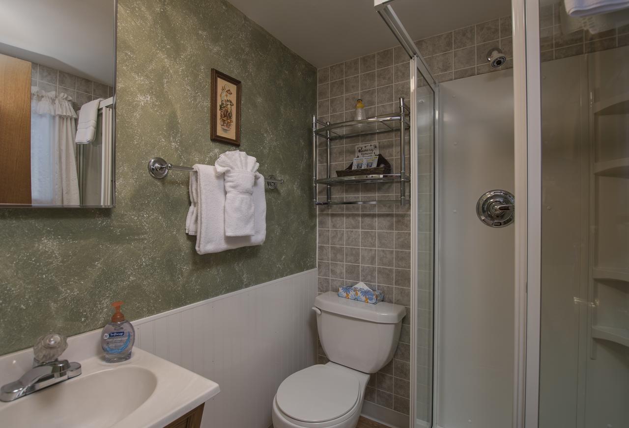 Swiftcurrent Lodge - thumb 9