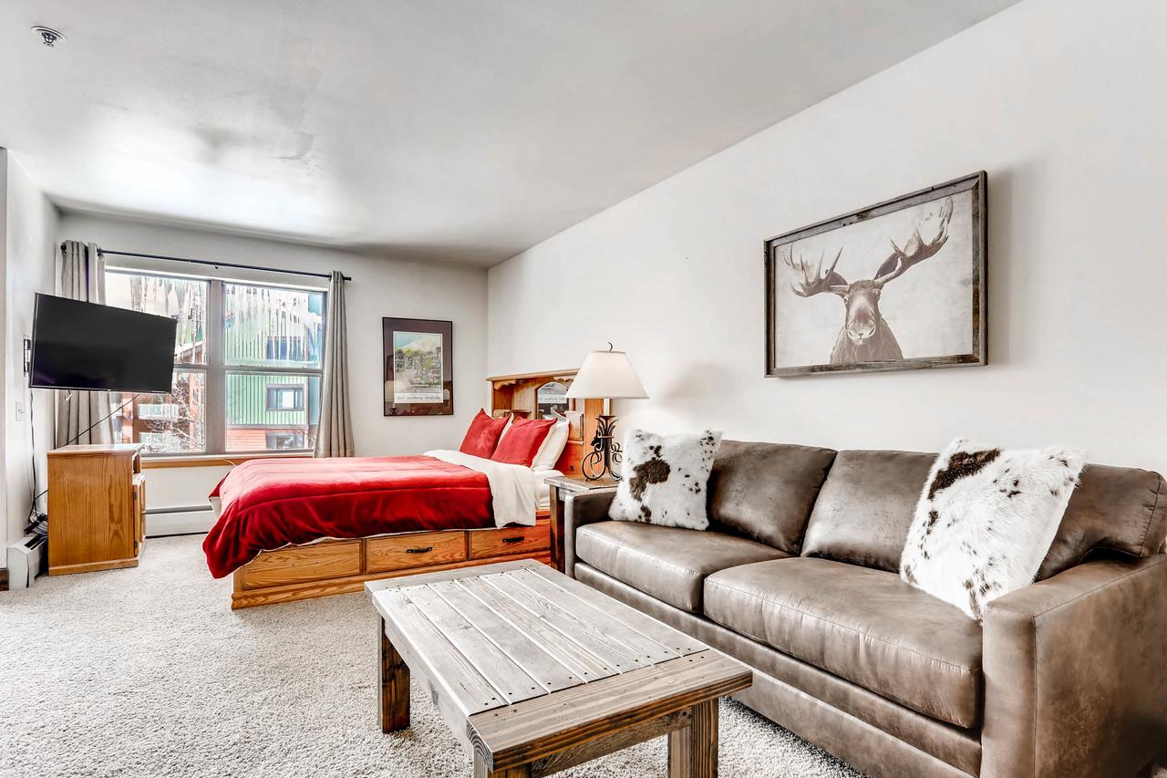 River Mountain Lodge - thumb 6