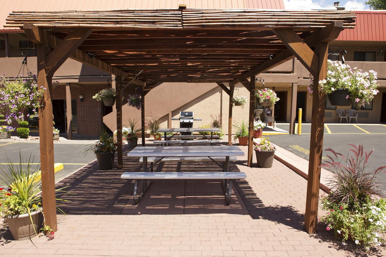 Glenwood Springs Cedar Lodge - thumb 11