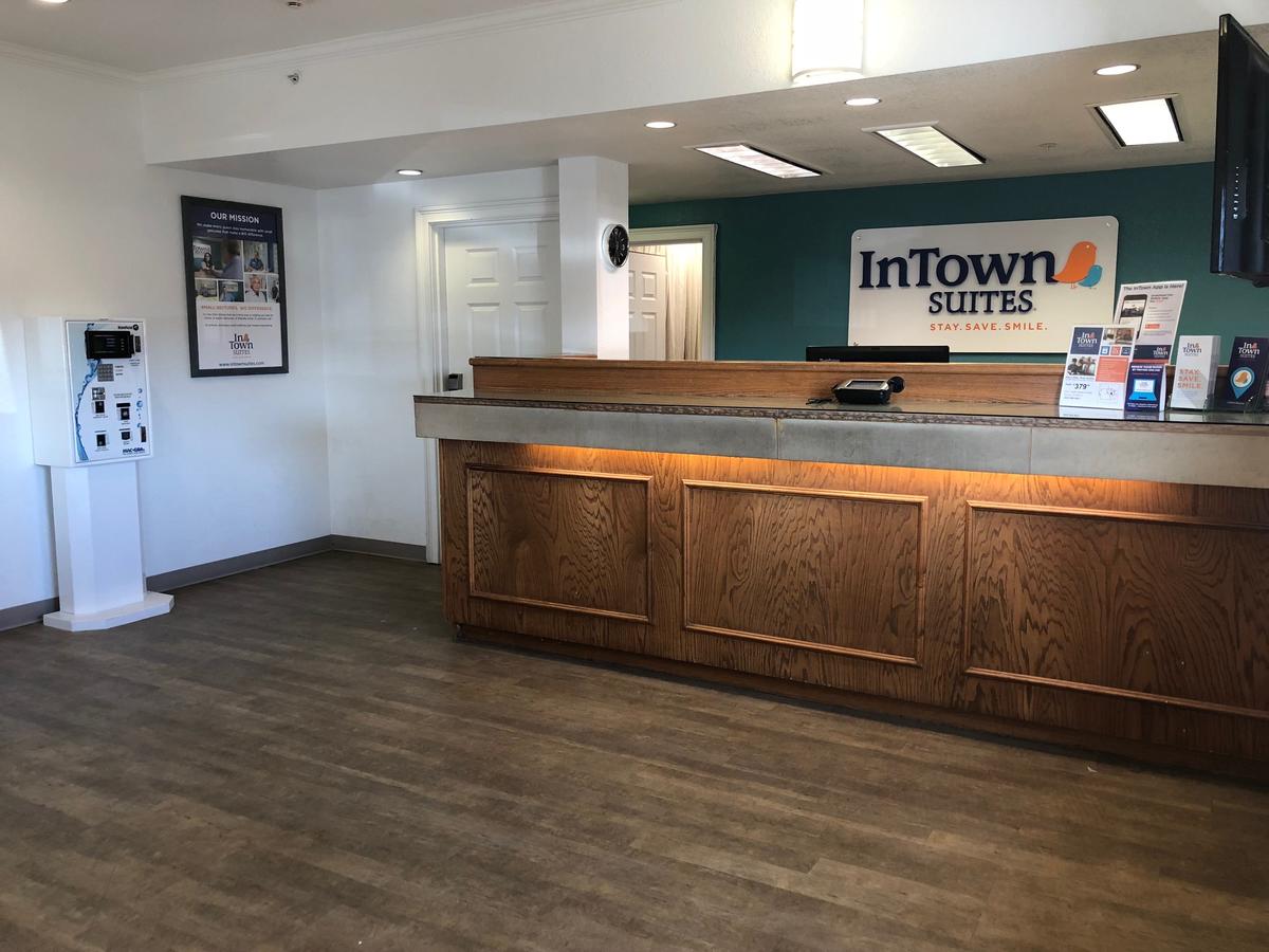 InTown Suites Extended Stay Denver East - thumb 3