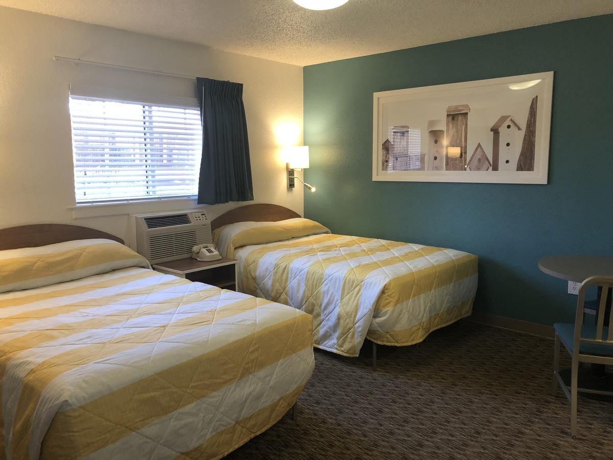 InTown Suites Extended Stay Denver East - thumb 4