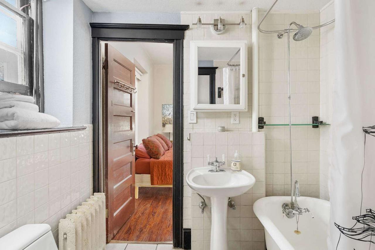 Capitol Hill Den - thumb 18