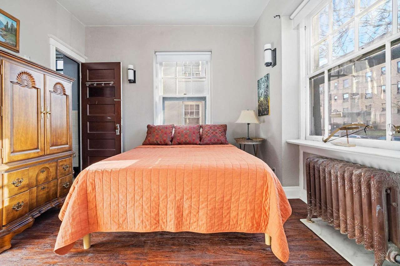 Capitol Hill Den - thumb 24