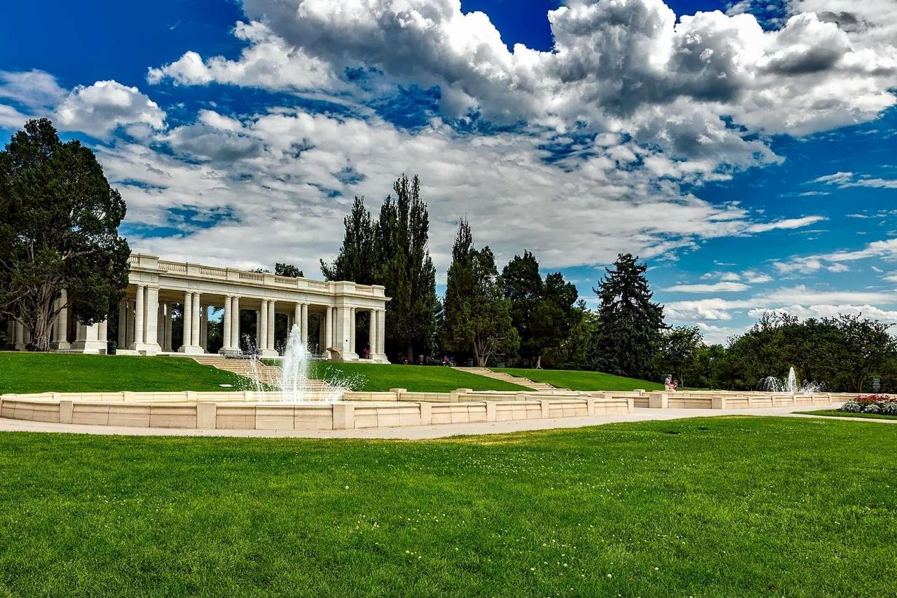 Capitol Hill Den - thumb 4