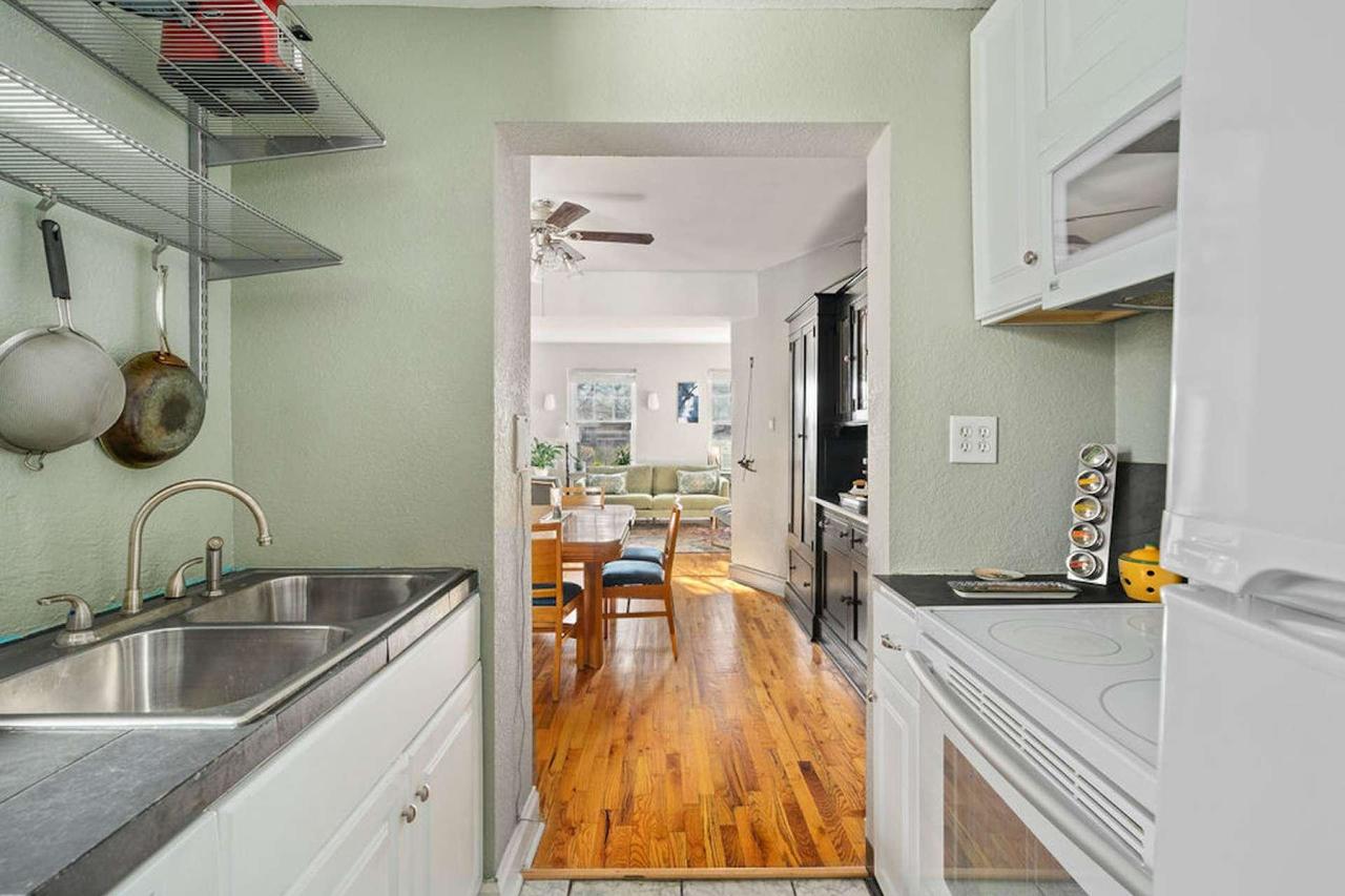 Capitol Hill Den - thumb 17