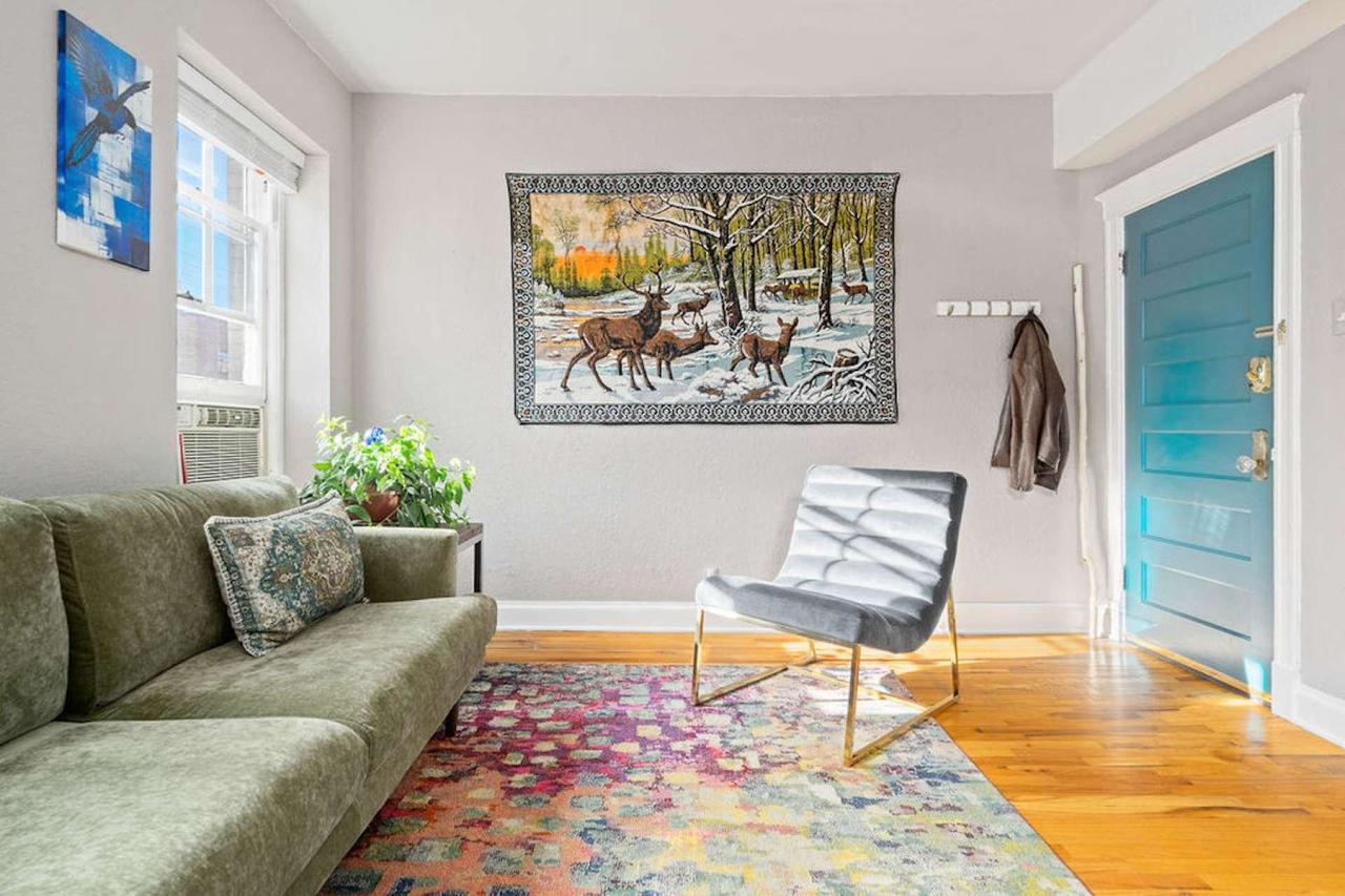 Capitol Hill Den - thumb 10