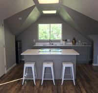 Beautifully Updated Loft - Tourism Bookings