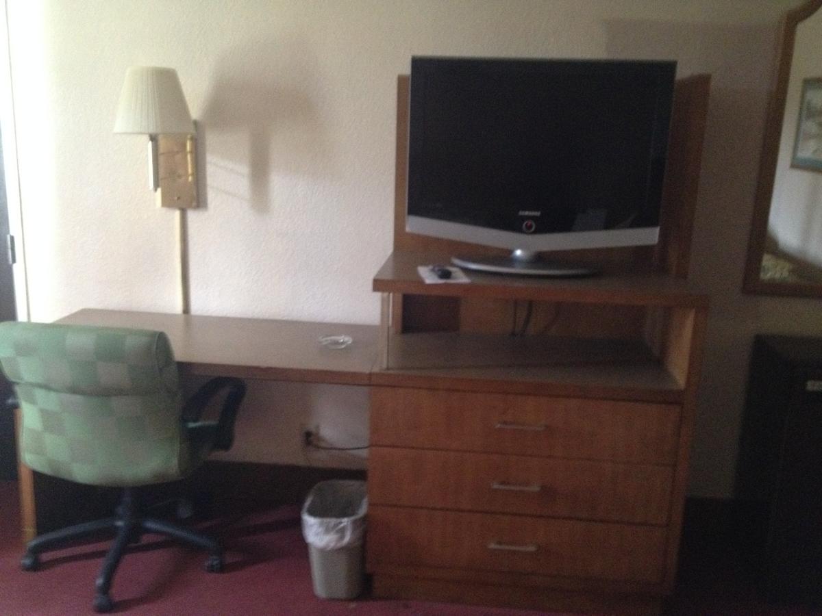 Rodeway Inn & Suites - thumb 9
