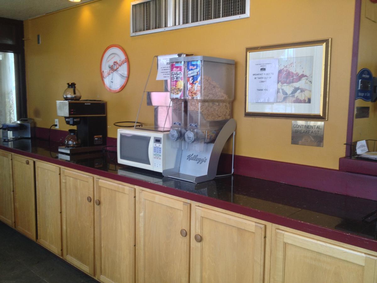 Rodeway Inn & Suites - thumb 0