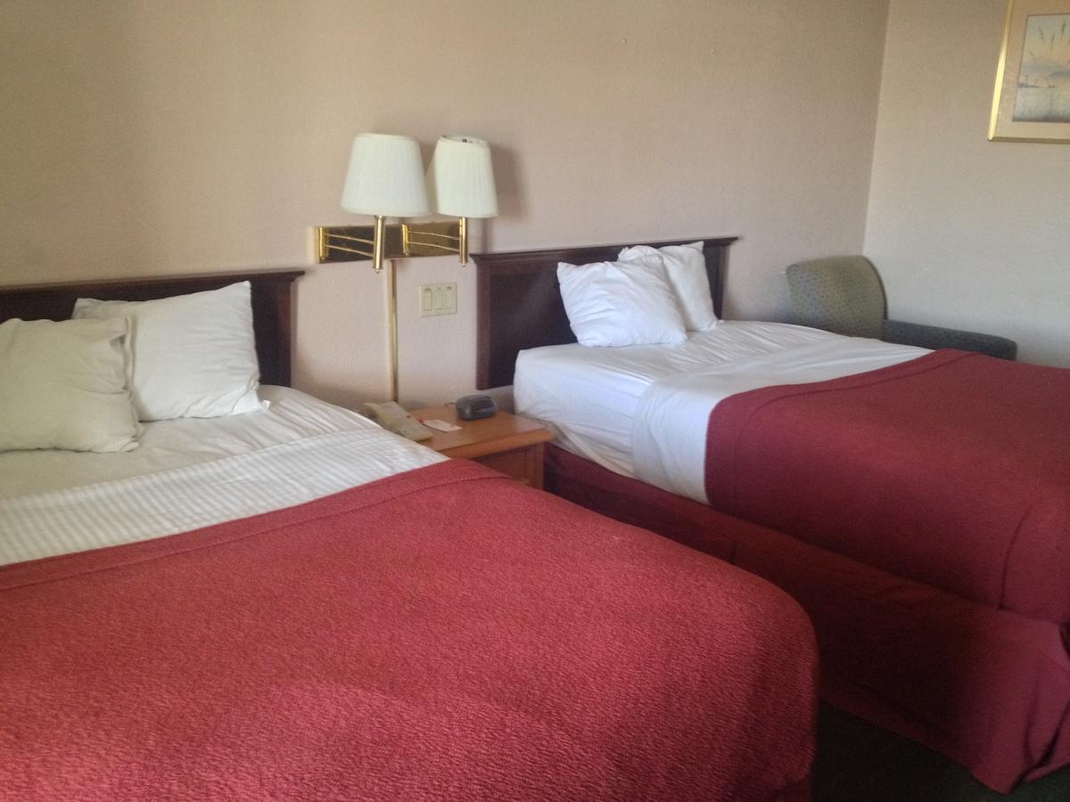Rodeway Inn & Suites - thumb 1
