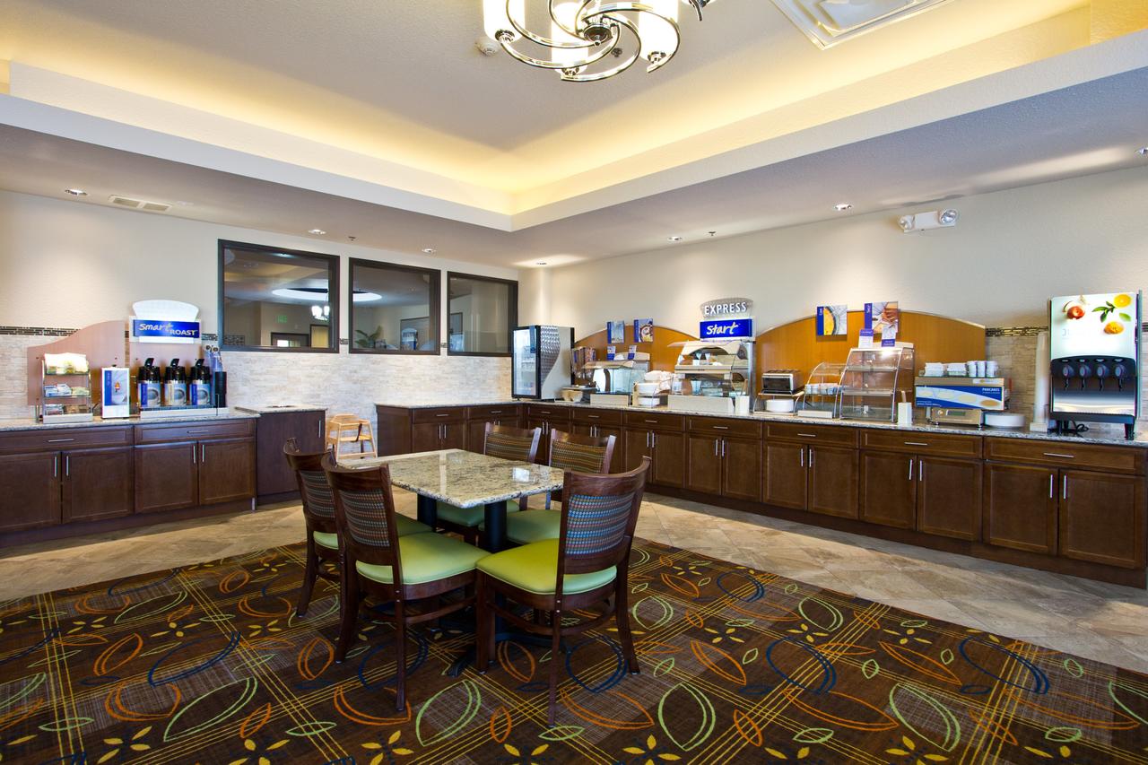 Holiday Inn Express And Suites Denver East Peoria Street - thumb 34