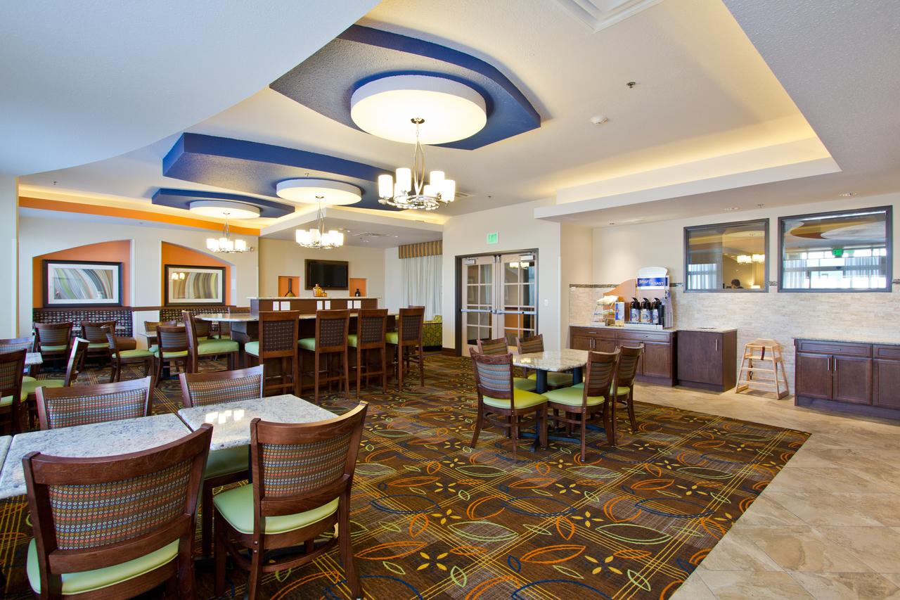 Holiday Inn Express And Suites Denver East Peoria Street - thumb 32